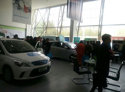 上海新政北汽新能源純電動(dòng)汽車(chē)銷(xiāo)售火爆-新浪汽車(chē)